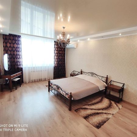 Panoramic View Lux Apartment On Metro Osokorky Kyiv Exterior photo