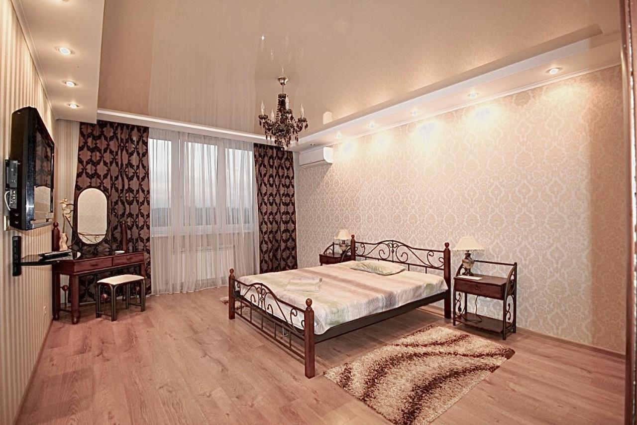 Panoramic View Lux Apartment On Metro Osokorky Kyiv Exterior photo