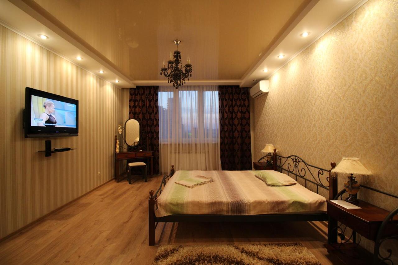 Panoramic View Lux Apartment On Metro Osokorky Kyiv Exterior photo