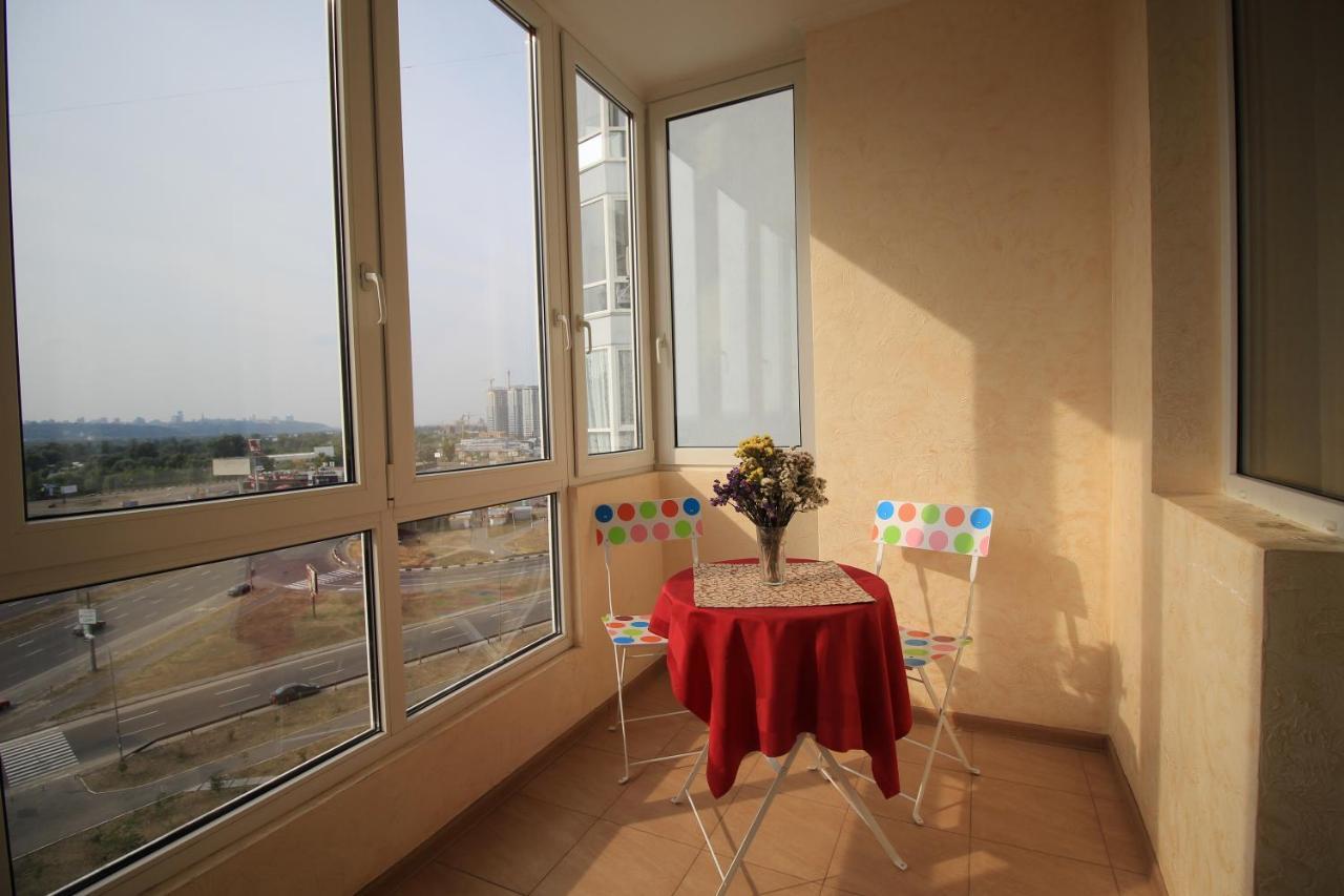 Panoramic View Lux Apartment On Metro Osokorky Kyiv Exterior photo