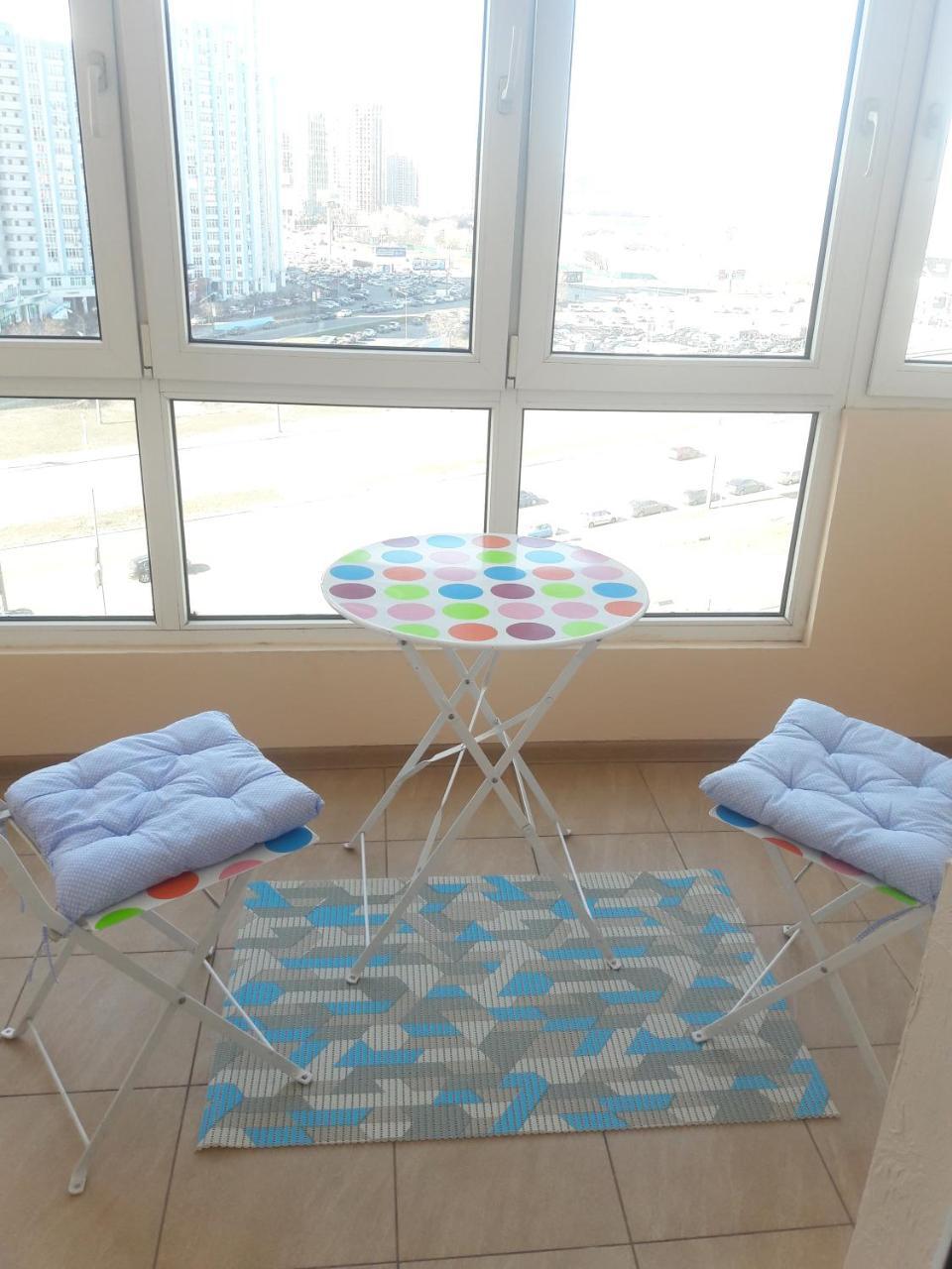 Panoramic View Lux Apartment On Metro Osokorky Kyiv Exterior photo